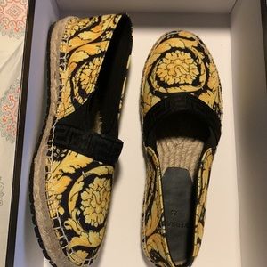 Material:Canvas, Genuine Leather, Polyester, Rubber
Toe Style:Round Toe
Features